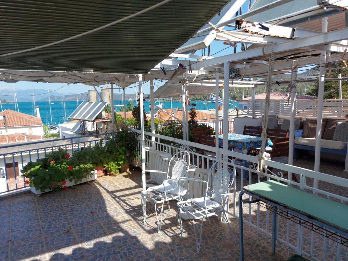 Nikos Rooms And Studios Poros Town Exterior photo