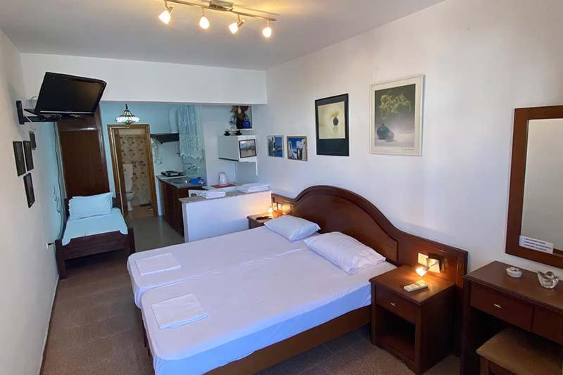 Nikos Rooms And Studios Poros Town Exterior photo